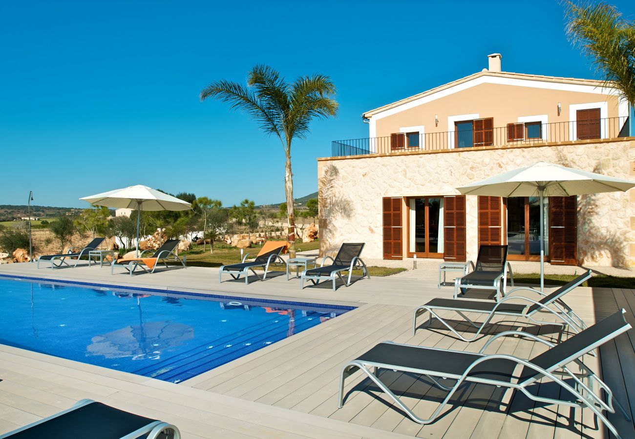 Finca de lujo con piscina, espaciosa. Encantadora