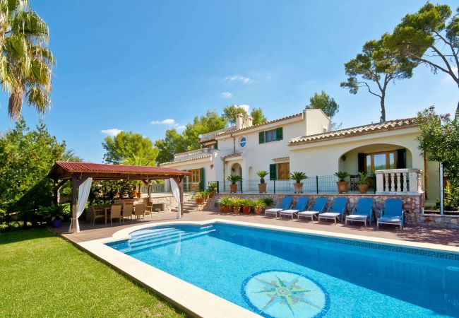 Finca tradicional con piscina, encantadora. 