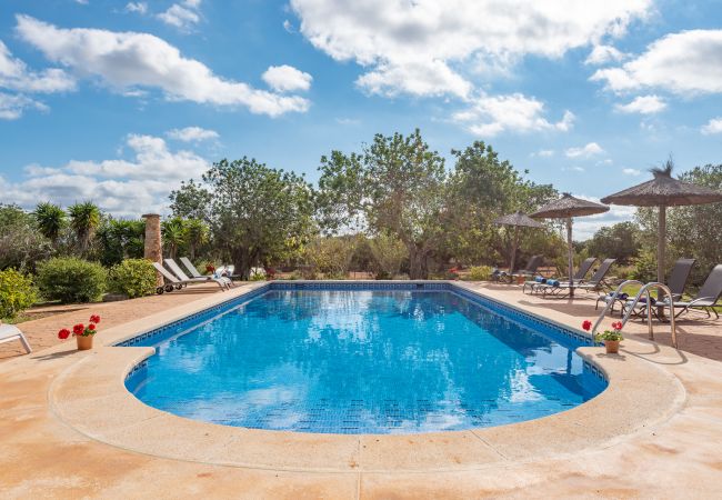 Casa rural en S´Alqueria Blanca - Finca Son Marimon (16 pax)