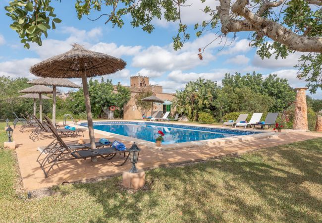 Casa rural en S´Alqueria Blanca - Finca Son Marimon (16 pax)